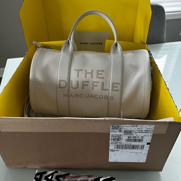 NWT Marc Jacobs The Duffle Leather Large - Picture 8 of 11